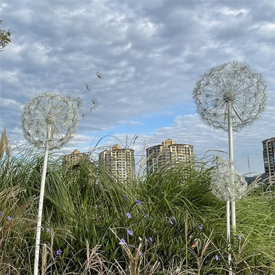 屋外の金属のタンポポの庭の彫刻の芸術は装飾的なモチーフ ライトを導いた