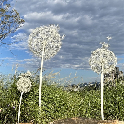 屋外の金属のタンポポの庭の彫刻の芸術は装飾的なモチーフ ライトを導いた