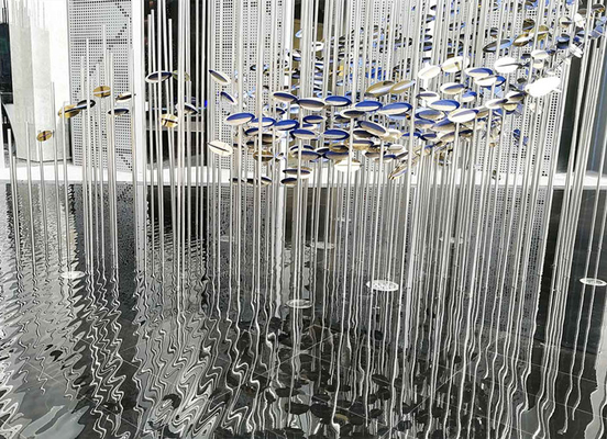 庭のプールの魚の装飾的な金属の彫刻ミラーはステンレス鋼を磨いた