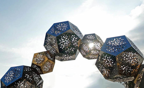 金は公共の芸術の装飾的な金属の彫刻の大きい空のステンレス鋼をめっきした