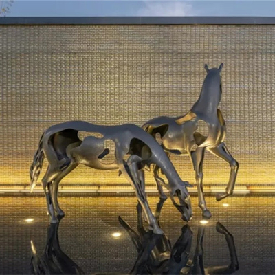 屋外の芸術の彫像のポーランドの庭のステンレス鋼の馬の動物の彫刻