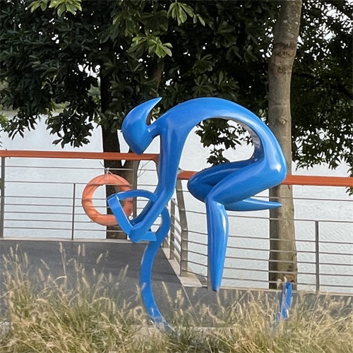 乗車の自転車の絵画屋外の庭は多彩な芸術の金属を彫る