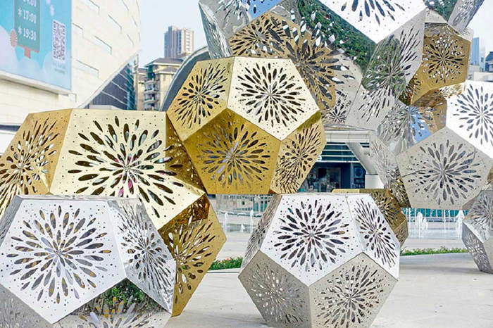 金は公共の芸術の装飾的な金属の彫刻の大きい空のステンレス鋼をめっきした